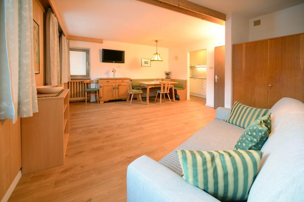 Apartments Villa Rosa Wolkenstein in Gröden Zimmer foto