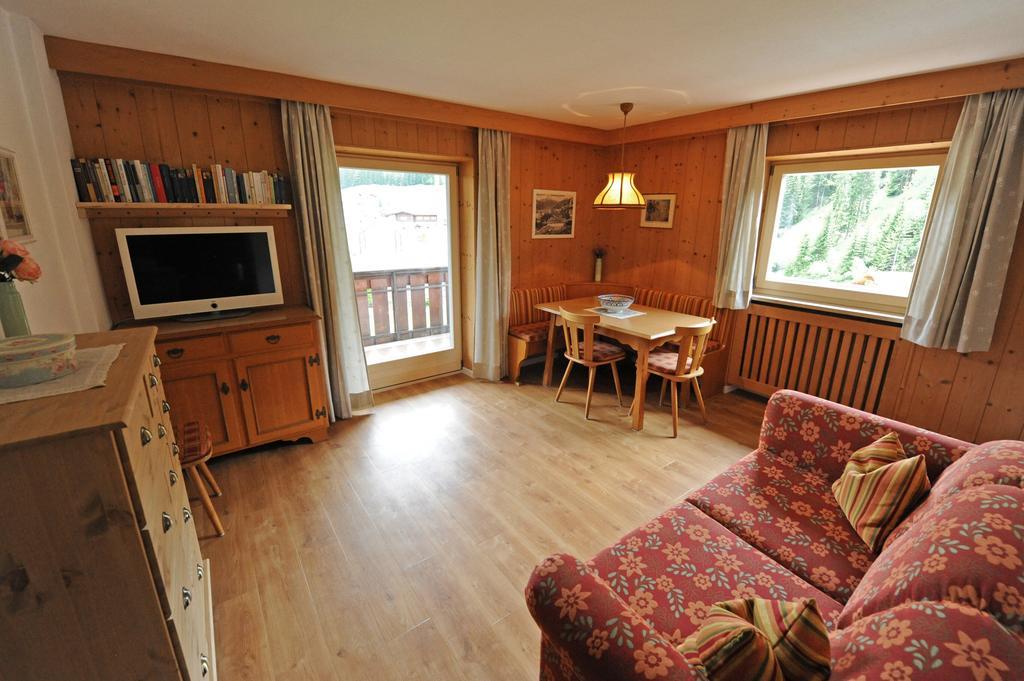 Apartments Villa Rosa Wolkenstein in Gröden Zimmer foto